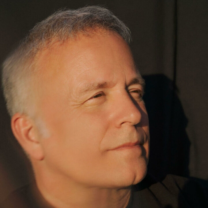 L'auteur-compositeur-interprète Marc Déry